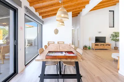 Image de Maison de vacances 'Esteva Country House' avec vue sur les montagnes, Wi-Fi et climatisation