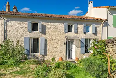 Image de Maison de vacances 'Maison À Cozes' avec terrasse privée, jardin privé et Wi-Fi