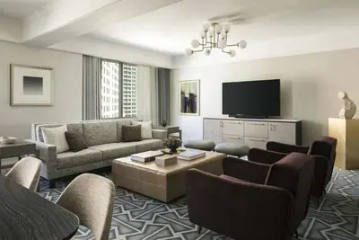 Image de 2 Connecting Suites at a 5⭐️ Hotel