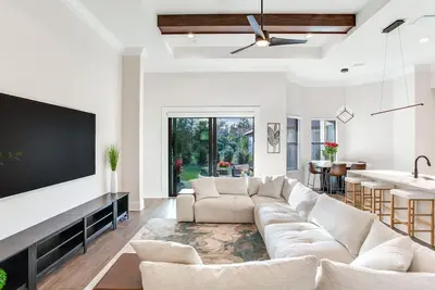 Image de 🌴🌞 New Modern Luxury Estate For Large Groups 🍹🌊🐚🏖️🌺