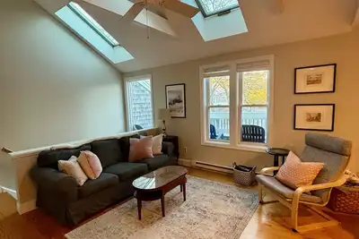 Image de Bright, sunny condo in North Chatham!