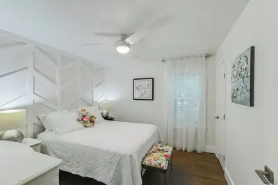 Image de Historic downtown Georgetown. 8 blocks to the square and 1 to the University.