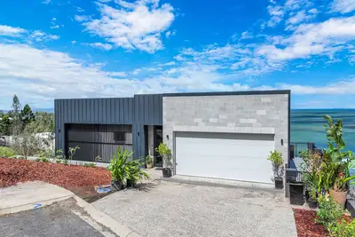 Image de Welcome to Tiamo on Amoria, where luxury meets comfort.