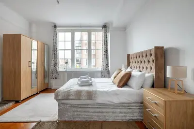 Image de Queensway, London 🏡 Luxury Five-Bedroom Apartment