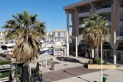 Image de Port-Fréjus, Le Nadir, sur les quais, Grand 2 pièces 51m2, 4/5 couchages, parking, climatisé et Wifi, accès proche aux plages, balcon, pour agréable séjour au soleil, détente et loisirs