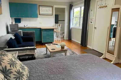 Image de Beachside cabin + solar heated pool @ Spoon Bay