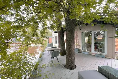 Image de Chalet avec terrasse au bord de l'eau