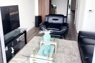 Image de Amazing home away from home! . . . set up very cozy to meet your needs.