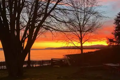 Image de Propriété moderne exceptionelle au bord du lac, proche de toutes commodités
