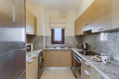 2 Bedroom Apartment - Ab11th