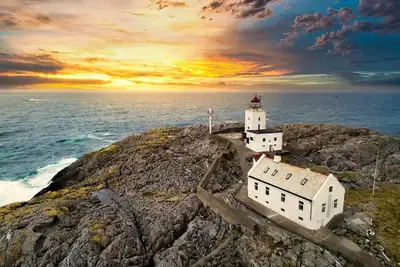 Image de Amazing lighthouse in the middle of the sea! Experience wild Norwegian nature!
