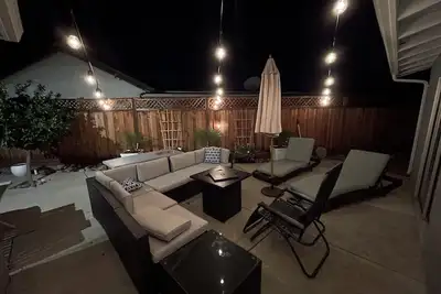 Image de Luxurious King Bed with Outdoor Space and 85” Tv