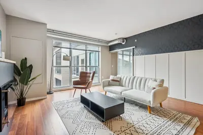 Image de CozySuites 2br Mill District with pool, gym # 01