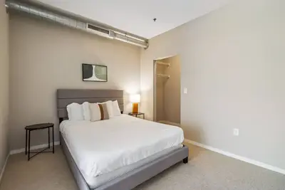 Image de CozySuites 2br Mill District with pool, gym #02