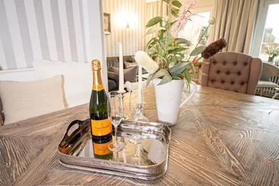 Image de Großzügige Ferienwohnung: mit Terrasse & Ideal für Familie und Freunde