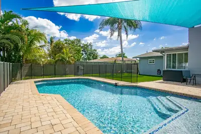 Image de Florida Oasis: Home with Heated Pool, 3 miles to Gorgeous White Sand Fl Beaches!