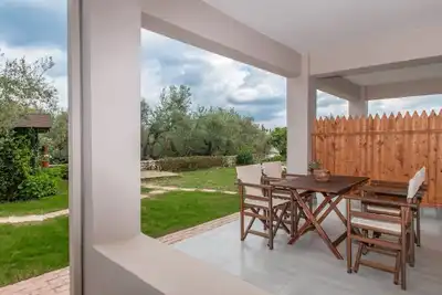 Image de Nestled on the ground floor with direct garden access amidst olive trees