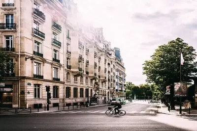 Image de 100m2 Located in the 5th arrondissement, just a stone's throw from rue Mouffetard