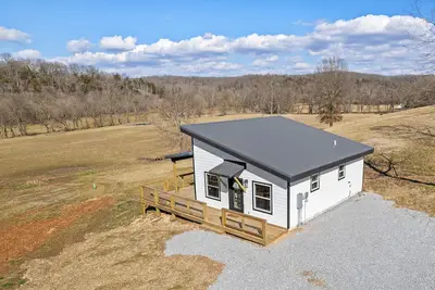 Image de War Eagle Creek Retreat- Cabin on the Creek- Private but close to everything