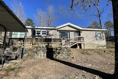 Image de Across the street from Greers Ferry Lake, very quiet area.