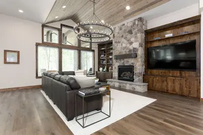 Image de Mirror Rock Retreat with Hot Tub, Bbq & Foosball