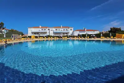 Jolie maison située à  Portimao, 3 piscines, jacuzzi, tennis, 5mn des plages