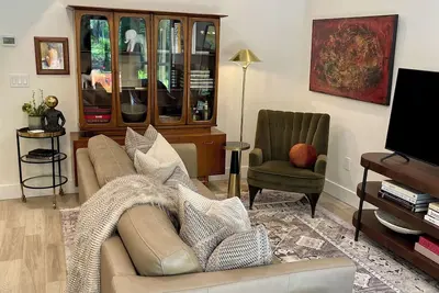 Image de A Step Away: All New-Walk to Town & Dog Friendly
