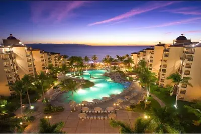 Image de Oceanfront Elegance: 3400 SqFt Penthouse with Jacuzzi Dec 21-28- Contact Host!