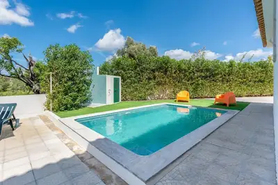 Image de Sunny & Calm 4 Bdr House W/ Pool by Lovelystay