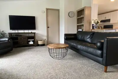 Image de Super Clean, Cozy 3 Bedroom 2 Bath, Sleeps 6 close to Hereth Park