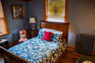 Image de Welcome to the historic Elk River Hotel & Cafe! Located riverfront on the beautiful Elk River, and just 2 miles from I-79, you are moments away from all that the Sutton area has to offer. Guest in town to enjoy the gorgeous outdoor scenery and recrea