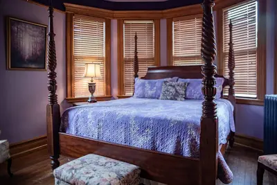 Image de Welcome to the historic Elk River Hotel & Cafe! Located riverfront on the beautiful Elk River, and just 2 miles from I-79, you are moments away from all that the Sutton area has to offer. Guest in town to enjoy the gorgeous outdoor scenery and recrea