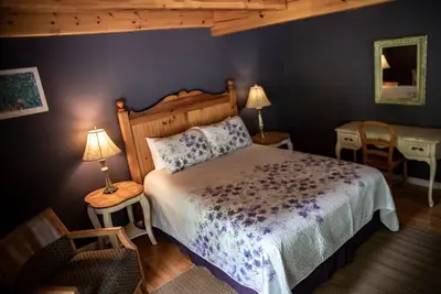 Image de Welcome to the historic Elk River Hotel & Cafe! Located riverfront on the beautiful Elk River, and just 2 miles from I-79, you are moments away from all that the Sutton area has to offer. Guest in town to enjoy the gorgeous outdoor scenery and recrea