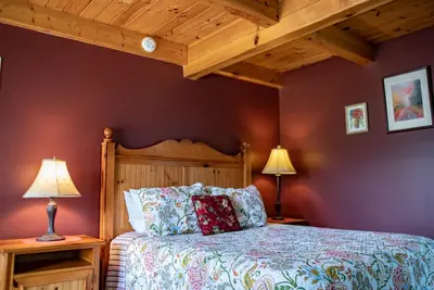 Image de Welcome to the historic Elk River Hotel & Cafe! Located riverfront on the beautiful Elk River, and just 2 miles from I-79, you are moments away from all that the Sutton area has to offer. Guest in town to enjoy the gorgeous outdoor scenery and recrea