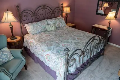 Image de Welcome to the historic Elk River Hotel & Cafe! Located riverfront on the beautiful Elk River, and just 2 miles from I-79, you are moments away from all that the Sutton area has to offer. Guest in town to enjoy the gorgeous outdoor scenery and recrea