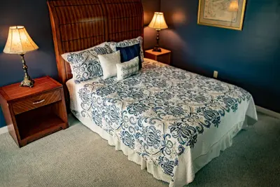 Image de Welcome to the historic Elk River Hotel & Cafe! Located riverfront on the beautiful Elk River, and just 2 miles from I-79, you are moments away from all that the Sutton area has to offer. Guest in town to enjoy the gorgeous outdoor scenery and recrea