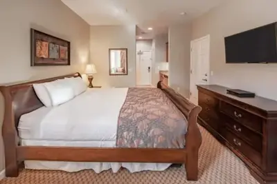 Image de David Walley's 1862 Hot Springs Resort. 23 Minutes from Lake Tahoe.