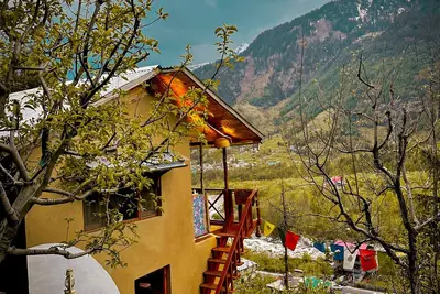 Image de Mountainside Bliss: Find Peace and Comfort at Our Mud House in Manali