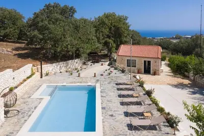 Image de Gorgeous Chania Villa | 3 Bedrooms | Villa Nelliel | Beautiful Mountain Views and Outdoor Pool | Gallos, Rethymno