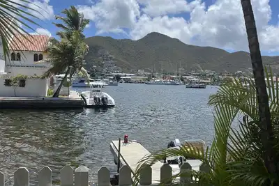 Image de Delightful centrally located Simpson Bay Yacht Club condo.