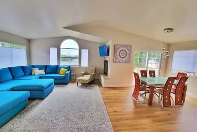 Image de Spacious, Newly Renovated, PetFriendly by Monterey