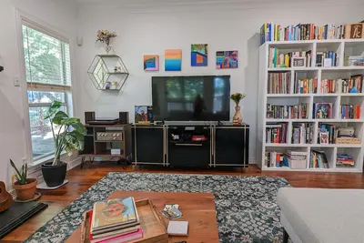 Image de Walk to downtown Austin from an artistic two-story condo