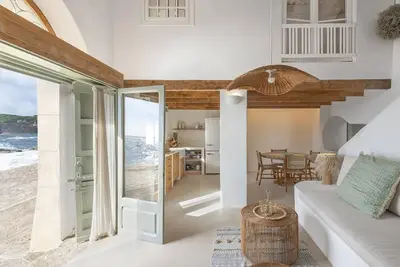 Image de La Barca Casa Concha Maison avec terrasse sur la plage de Canadell