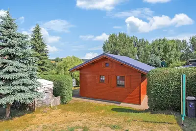 Image de Schmuckes Holzhaus im Grünen