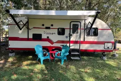 Image de Retro Style Camper. Close to I-75, Wec, Shopping