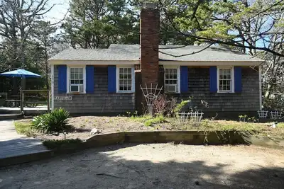 Image de Cape Cottage with 5 beds, large deck, and less than 10 minute walk to the beach!