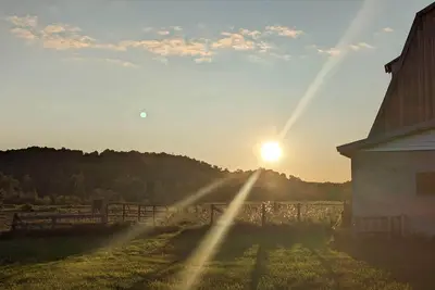 Image de Rv parking spot with 30 Amp hook up and water. No dump station. Bring your toys!