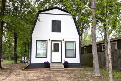 Image de Lake Fork Luxury and Leisure. 2 story cabin in gated resort. Many amenities!