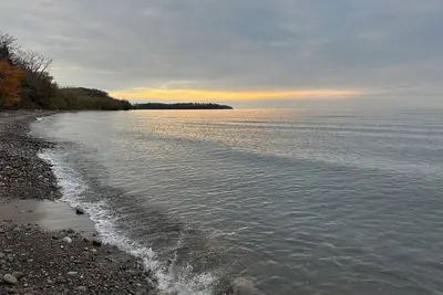 Image de Lake Ontario Country Home, Beautiful views and access to a rocky private beach.
