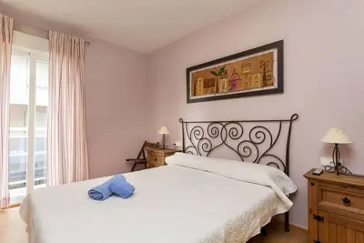 Bel appartement pour 6 personnes avec climatisation, Wifi, Tv, balcon, animaux admis et parking
